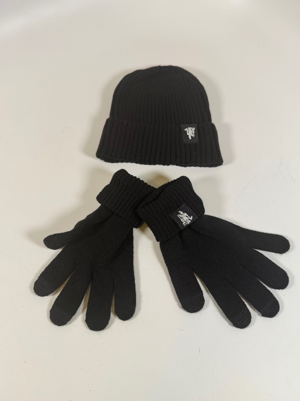 Manchester United Beanie & Gloves Set